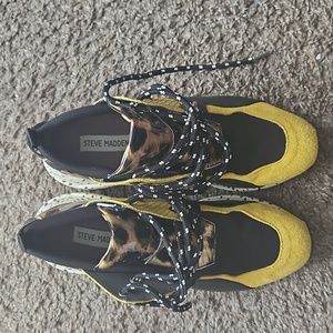 Steve Madden Cliffs and Matching Cross body